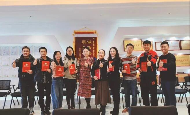 愛(ài)有溫度，心有未來(lái)--東達(dá)建材2022榮譽(yù)表彰圓滿成功